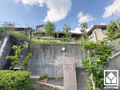 自然と調和するデザインが魅力。四季折々の風景に溶け込む、心地よい住まい。