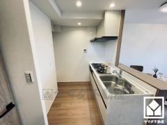 カウンターキッチンなので配膳や片付けがしやすく、お料理中でもお子様の様子が分かって安心です。