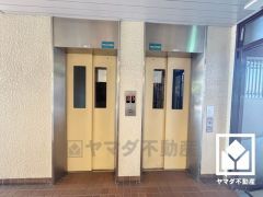 複数基のエレベーターを設置し、待ち時間を短縮。快適な住まいへのアクセスをスムーズに。