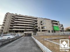 調理に手間がかかりがちな肉や魚を、短時間でサッと焼き上げることができるグリル付き。