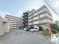 白を基調とした清潔感のある外観。帰るたびに安心感を感じられる佇まい。