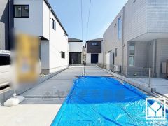 駐車スペースを2台分確保。重い荷物や雨の日の移動もスムーズで、快適なカーライフを実現。来客時にも便利です。