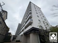 リビングにも収納スペースがあり、住空間を広々お使いいただけます。日用品のストックなどもすっきり片付きます。