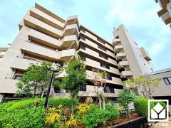 洗練された外観デザインが、住まう誇りを演出。都会に調和する美しい佇まいのマンション。