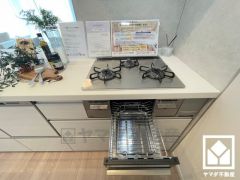 調理に手間がかかりがちな肉や魚を、短時間でサッと焼き上げることができるグリル付き。