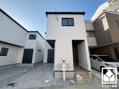 白を基調とした清潔感のあるモダンな外観。帰るたびに安心感を感じられる佇まい。