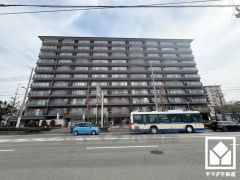 サイクルラックの設置された駐輪場を完備（年額2000円～3000円）。スッキリ整理されて、自転車同士の接触や転倒の心配がございません。