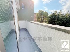 バルコニーは約3帖で広々としており、お洗濯物もたっぷりと干す事ができます。