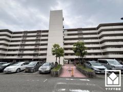 白を基調とした清潔感のある色合いと、品のあるデザイン。帰るたびに安心感を感じられる佇まい。