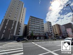 徒歩5分圏内に買い物施設が複数揃う、生活便利な環境です。