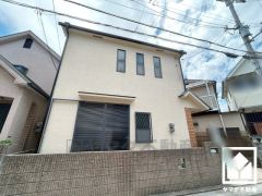 阪神電鉄本線「猪名寺」駅まで徒歩約19分の立地。2沿線利用可能で、毎日の通勤・通学だけでなく、休日のお出かけまで利便性に優れています。