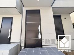 阪急電鉄神戸線「園田」駅まで徒歩約16分の立地。3沿線利用可能で、毎日の通勤・通学だけでなく、休日のお出かけまで利便性に優れています。