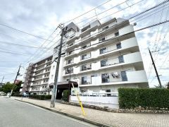 白を基調とした清潔感のある外観。帰るたびに安心感を感じられる佇まい。