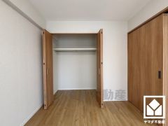 新たに家具を買わなくても良いので、ハンガーパイプ付きのクローゼットは嬉しいですね。