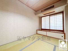 陽光がたっぷり差し込む洗練された和室。温かみのある畳のスッキリとしたデザインが、暮らしを心地よく彩ります。