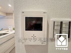 突然の来訪時でも安心なモニター付きインターホンを完備。お留守番中のお子様でも簡単に来訪者の確認ができます。