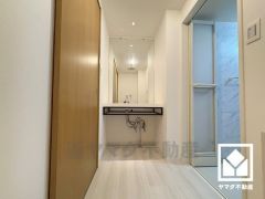 小さなお子様のお風呂上りもこのスペースがあればゆったりとして頂けます。