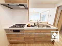 カウンターキッチンなので配膳や片付けがしやすく、お料理中でもお子様の様子が分かって安心です。