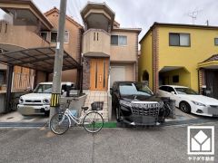 すべり台やブランコ、ジャングルジムなどの遊具が設置された「城の越公園」まで徒歩1分など、広めの公園が徒歩圏内に複数あり、子育て世帯の方にもお勧めです。