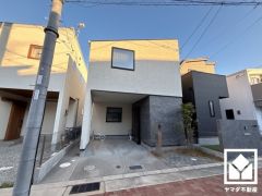 コミュニケーションがとりやすいリビング階段の住宅。移動の際にLDKを通る生活動線なので、ご家族と顔を合わせる機会が増えます。