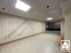 心地よい空間が広がる、清潔で美しいロビー。