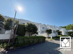 落ち着いた色合いと直線的な美しさが調和したモダンな外観。帰るたびに安心感を感じられる佇まい。