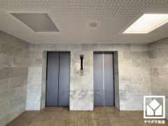 2基のエレベーターを設置し、待ち時間を短縮。快適な住まいへのアクセスをスムーズに。