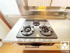 家族のごはん作りがはかどる。同時調理ができる3口コンロ付き。