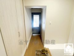 玄関にはシューズボックスを完備。家族の靴もしっかり収納できるので、玄関がいつも片付き、気持ちよくお客様を迎えられます。