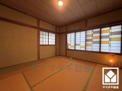 約8帖の2階和室です。温かみのある畳のスッキリとしたデザインが、暮らしを心地よく彩ります。