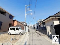 尼崎市戸ノ内町第11、全3棟の2号棟です。区画それぞれ間取りが違うので、ライフスタイルに合わせてご検討ください。