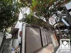 キッチンは空間を有効活用できる壁付けタイプ。