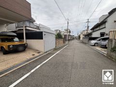 「難波の梅小学校」まで徒歩7分。低学年のお子様も安心して通学していただけます。