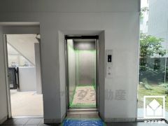 スムーズな移動を叶えるエレベーター。忙しい朝も快適に、ストレスフリーな暮らしをサポート。