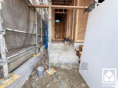 「ファミリーマート尼崎塚口町」まで徒歩3分、「関西スーパー稲野店」まで徒歩8分、「セブンイレブン尼崎塚口町4丁目店」まで徒歩8分など、お買い物施設が徒歩圏内に複数あり便利な住環境です。