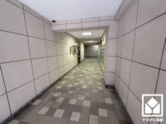 心地よい空間が広がる、清潔で美しいロビー。帰宅時や来客時にも気持ちの良い空間です。