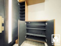 玄関にはたっぷりの収納スペースを完備。家族の靴もしっかり収納できるので、玄関がいつも片付き、気持ちよくお客様を迎えられます。