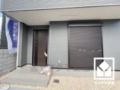 「ローソン尼崎常松店」まで徒歩4分、「イズミヤ昆陽店」まで徒歩12分など、お買い物施設が徒歩圏内に複数あり便利な住環境です。