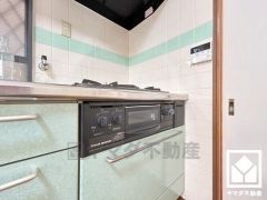 調理に手間がかかりがちな肉や魚を、短時間でサッと焼き上げることができるグリル付き。