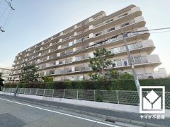 阪神電鉄武庫川線「洲先」駅まで徒歩約5分、阪神電鉄本線「武庫川」駅まで徒歩約13分の立地。