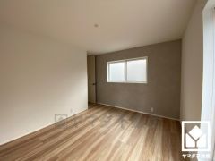 約7.93帖の2階洋室です。全居室フローリングでお掃除ラクラクです。