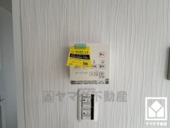 浴室暖房乾燥機付き。真冬の寒い浴室を暖かく、また雨の日の洗濯物の乾燥にと多用途に活躍する機能です。