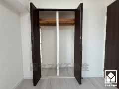 新たに家具を買わなくても良いので、ハンガーパイプ付きのクローゼットは嬉しいですね。