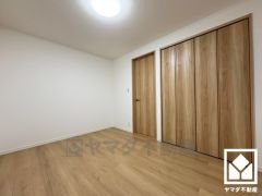 約6帖の1階洋室です。全居室フローリングでお掃除ラクラクです。