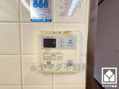 ボタン1つで自動でお湯張りができるオートバス機能付き。