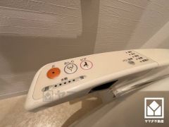 温水洗浄便座付きで、季節を問わずいつでも温かい便座をお使いいただけます。