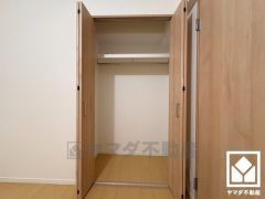 クローゼットは奥行きがあるので、収納力も申し分ありません。