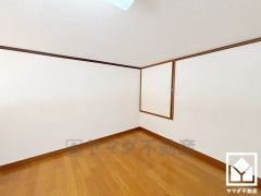 大型荷物の収納や、書斎・趣味のスペース、お子様の秘密基地など、多用途にお使い頂けるロフトがございます。