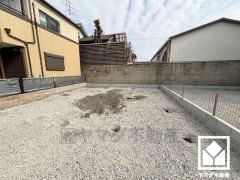 駐車スペース確保。玄関のそばで荷物の上げ下ろしができるので便利です。