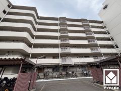 収納力豊富な約5.7帖の納戸付き。アウトドア用品や季節の荷物、趣味の道具もしっかり収納できます。